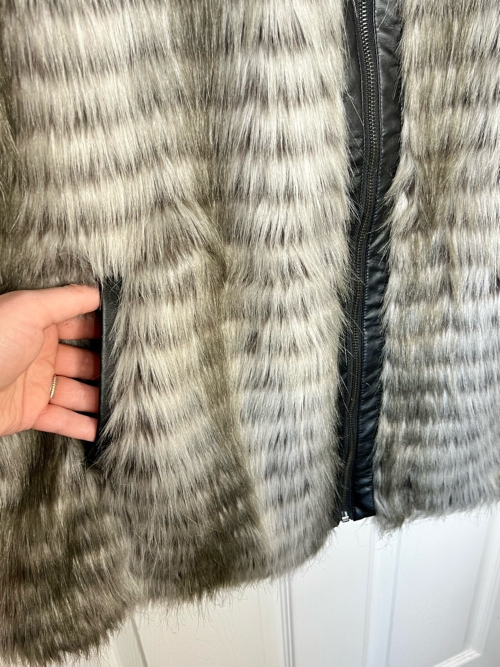 IMAN Striped Faux Fur Vest Size 2X - Picture 3 of 7